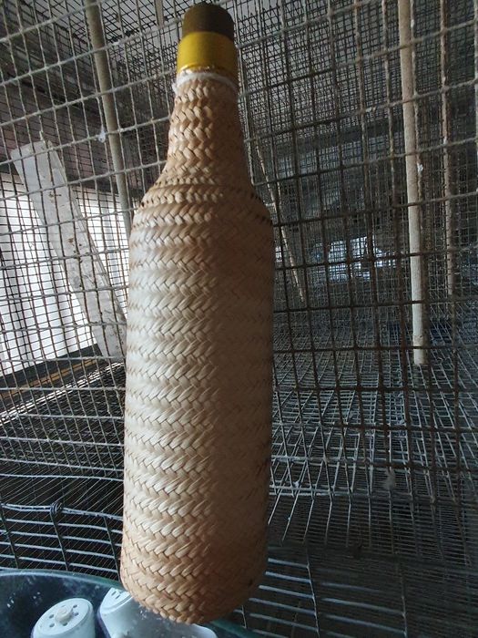 Botelha para bebidas fortes com doseador.