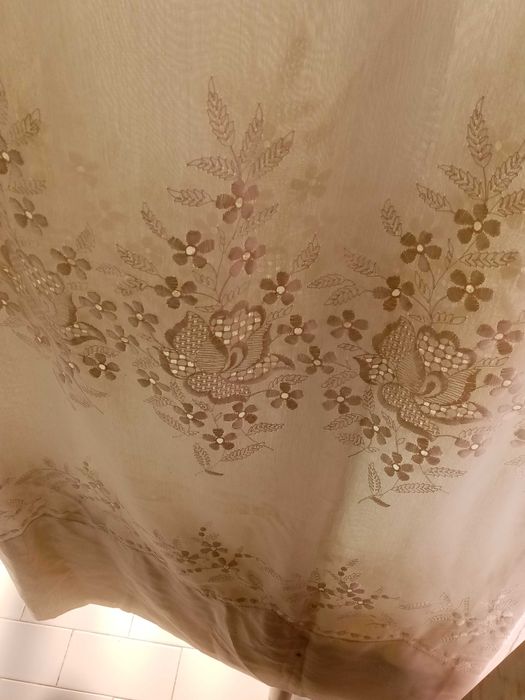 Cortinados borbados em pérola