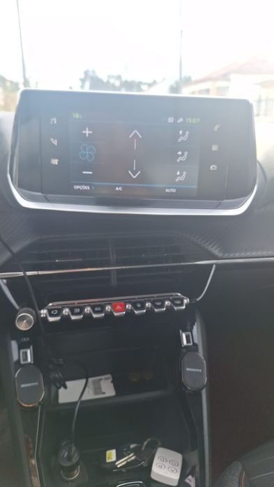 Peugeot E-208 Elétrico