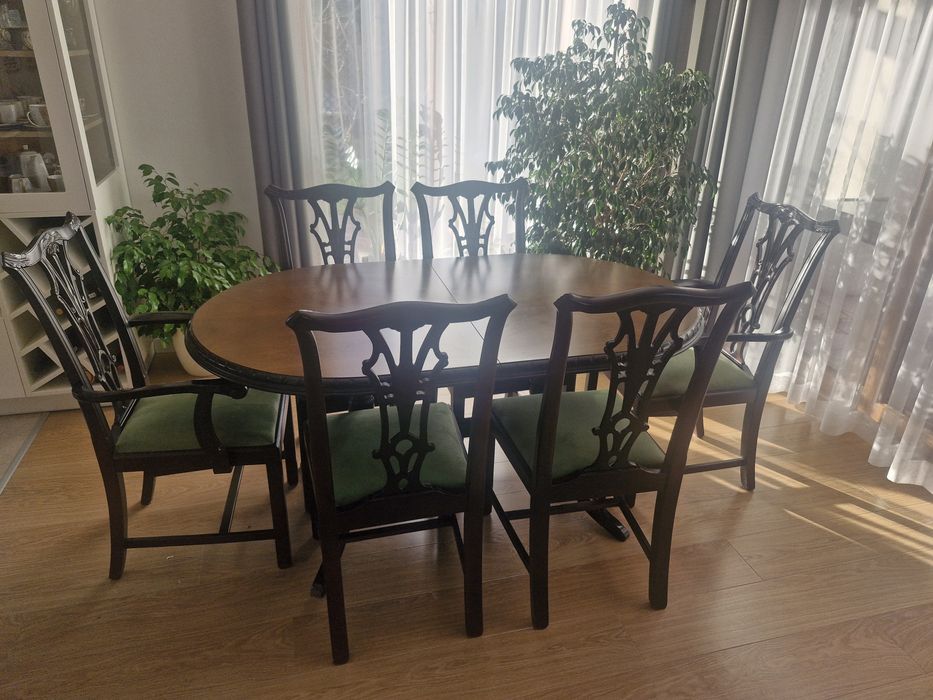 Stylowy, pięknie zdobiony, rozkladany drewniany stół i krzesła z Angli