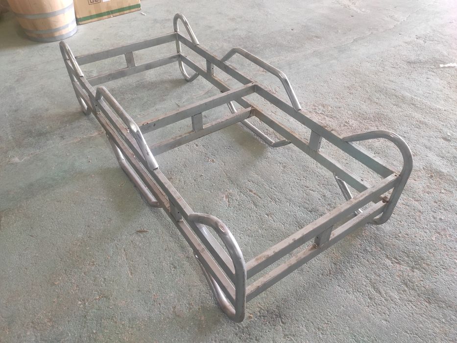 Dormentes/Suportes de metal para barricas de 225L