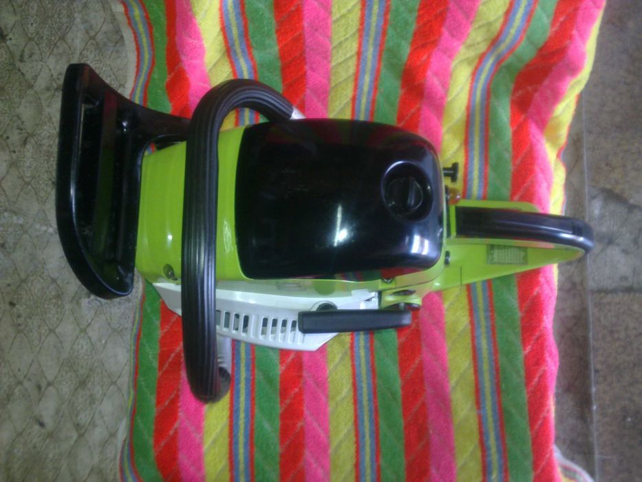 Бензопила в отличном рабочем состоянии, мощная