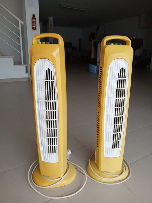 Duas ventiladores colunas usados