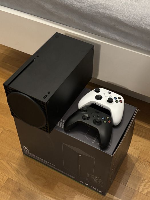 Konsola - Xbox Series X 1TB - 2 pady w zestawie. Oryginalne pudełko.