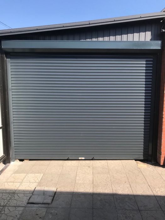Під замовлення гаражні ворота секційні/ролетні / автоматика