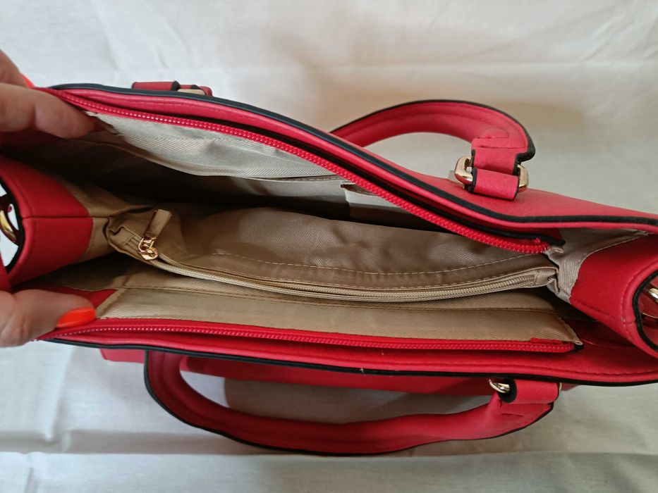 Mala Mulher Vermelha