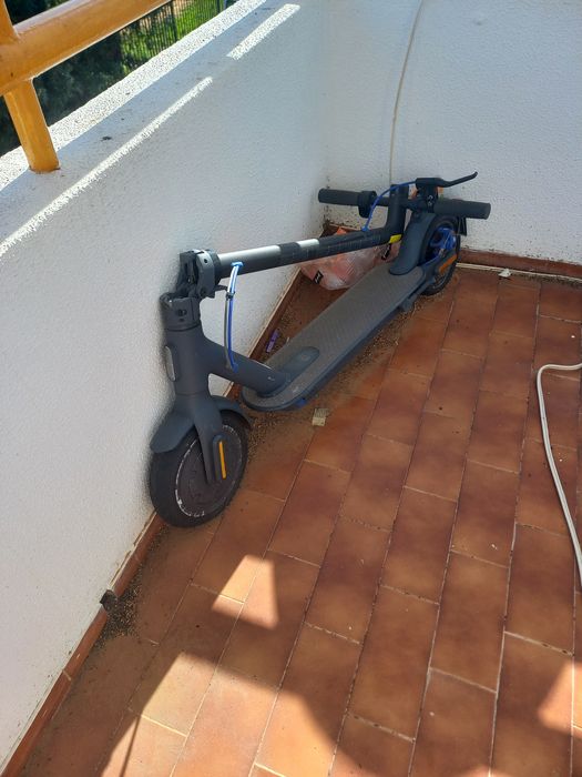 Vendo trotinete eléctrica usada com pouco uso ,em bom estado.