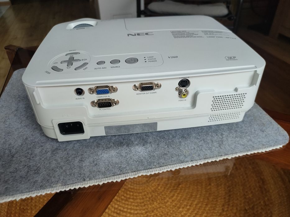 Projektor NEC hdmi