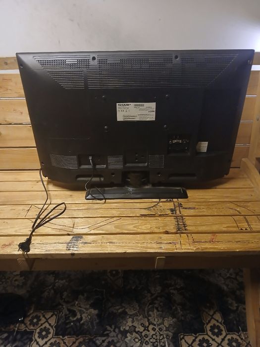 Telewizor Sharp 32" LCD – sprawny, pilot, DVB-T