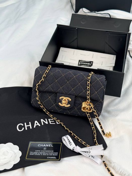 Сумка Chanel.