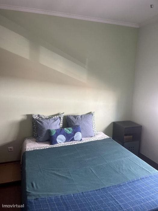 Quarto - localizado em Benfica Lisbon