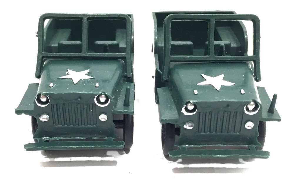 2 x Jeeps em plástico antigos