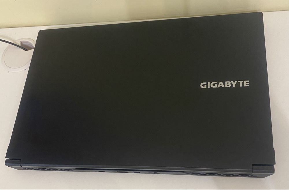 Ноутбук Gigabyte G5 MF RC55 AX211NGW