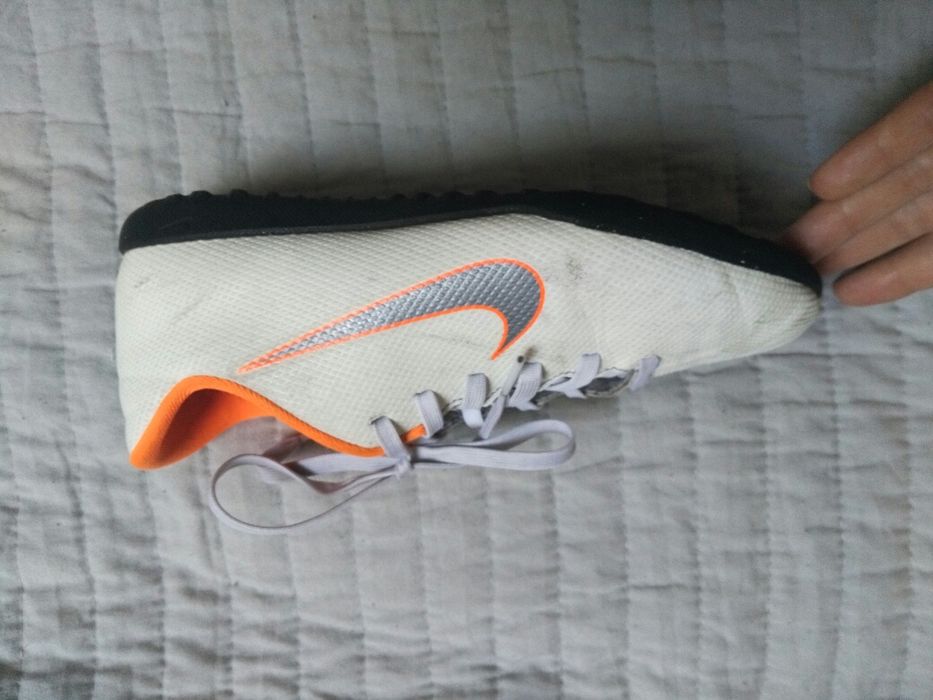 Buty piłkarskie/turfy/snieżynki nike 33,5