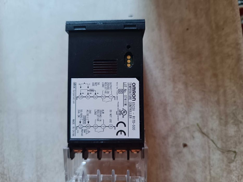 Регулятор температуры Omron E5CSV-R1TD-500