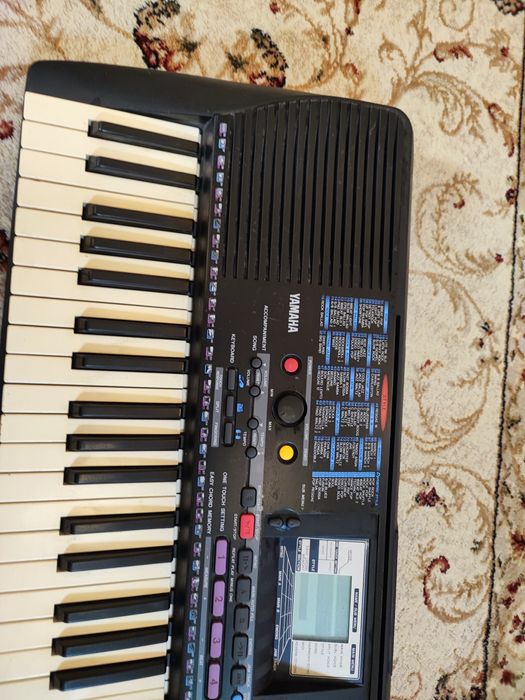 Yamaha PSR-220 не включається