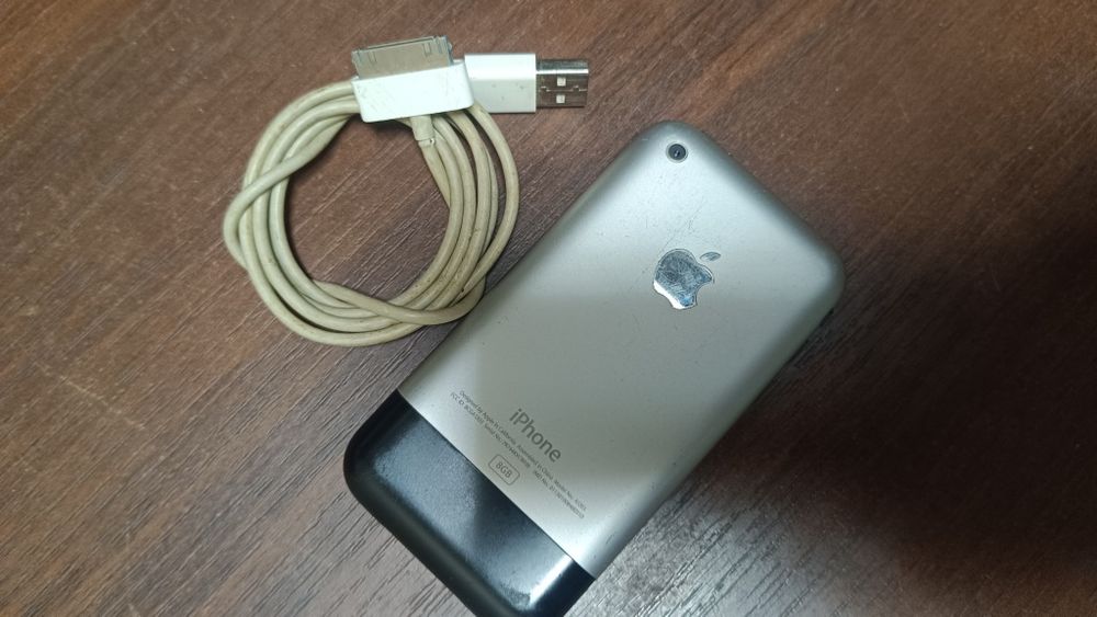 iPhone 2G 8GB перший
