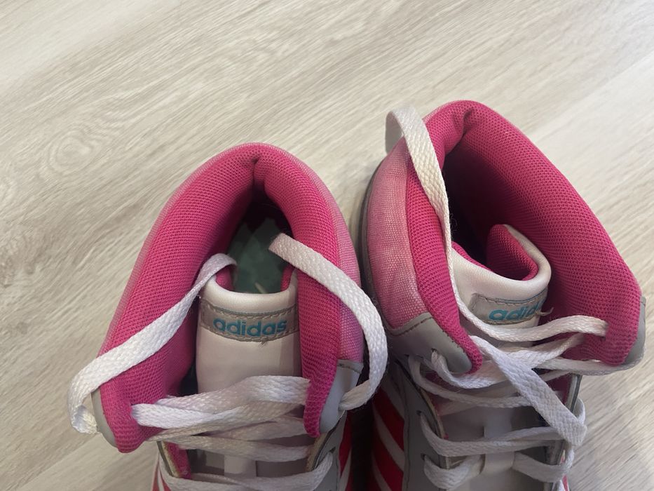 Кросівки жіночі adidas 39