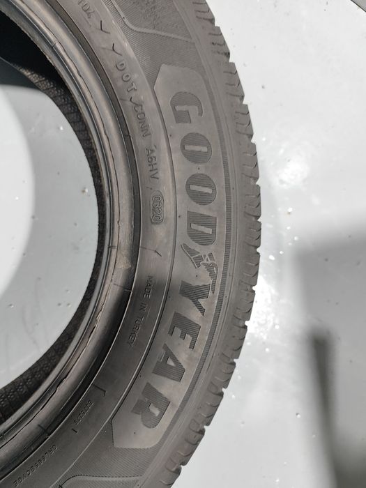 2 pneus semi novos 205-65R16C Good Year - Oferta dos Portes