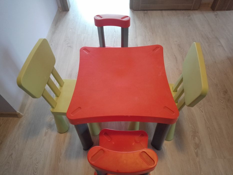 Sprzedam stolik z krzeslami