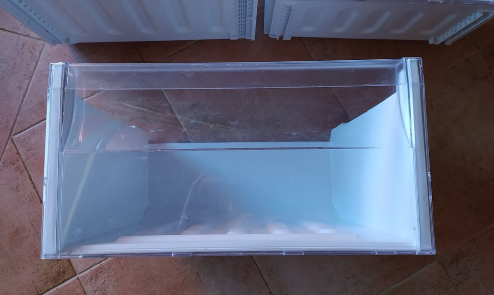 Indesit LR7 S2 W congelador prateleiras ver fotos