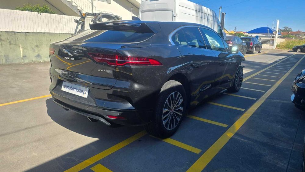 Jaguar I-Pace EV400 AWD   -   Salvado