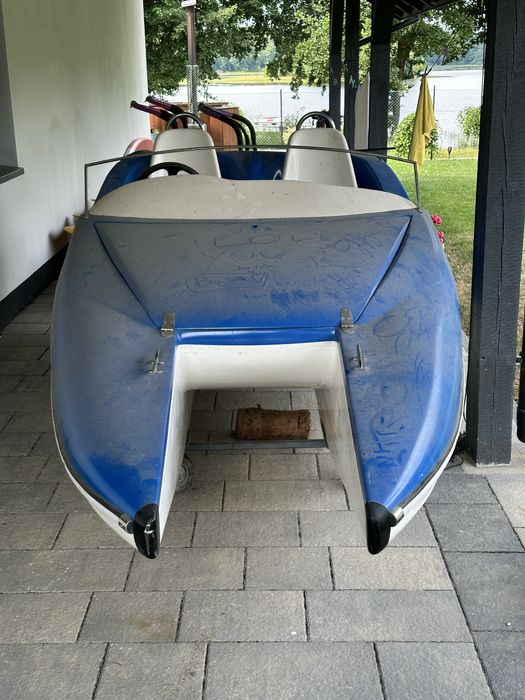 Motorówka mini katamaran - kadłub bez silnika