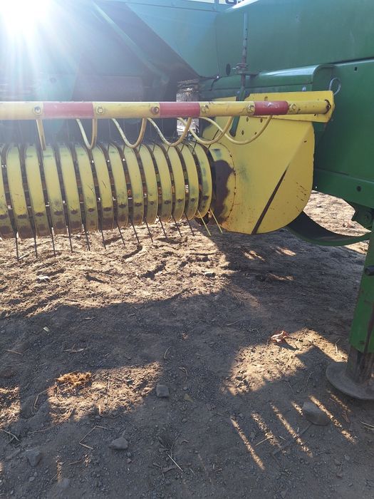 Прес - подборщик Пресс-підбирач John Deere 339 , 339 Джон Дір