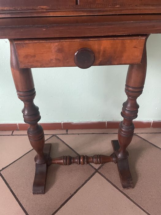 Komplet mebelek stolik, szafka wisząca , lustro