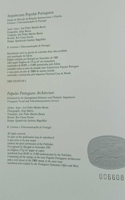 Livro com selos de coleção