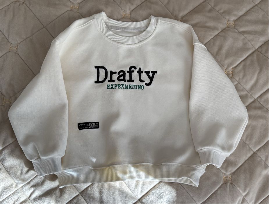 Світшот бежевого кольору розмір 110