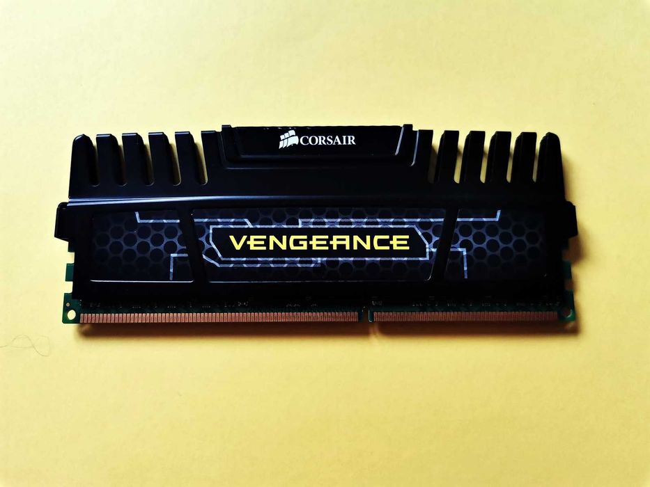 DDR3 8GB CorsaiR VengeAnce 12800 -Komputer