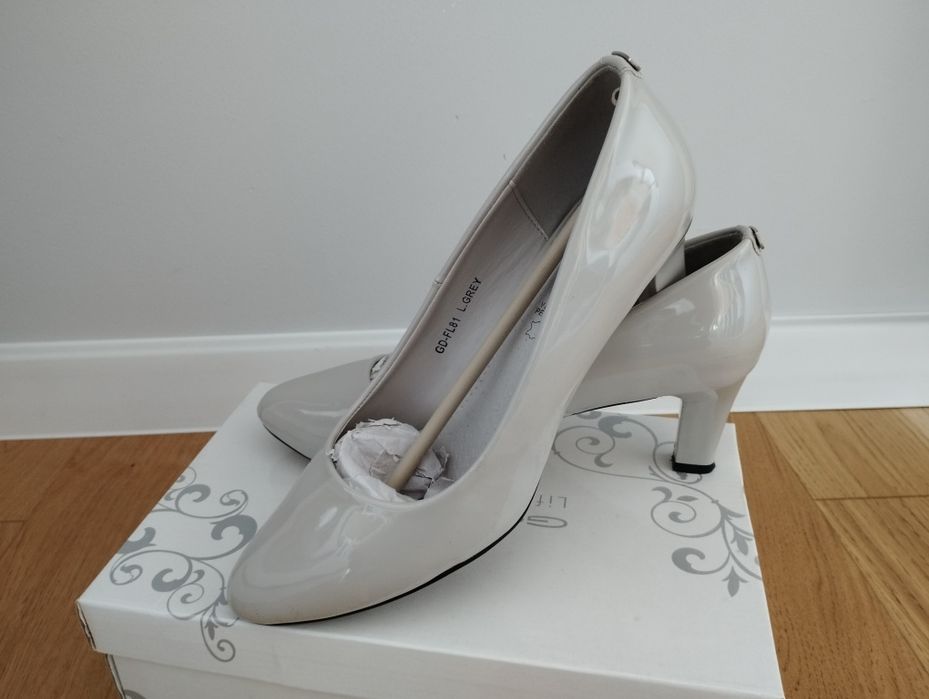 Buty damskie obcas 39 lakierowane