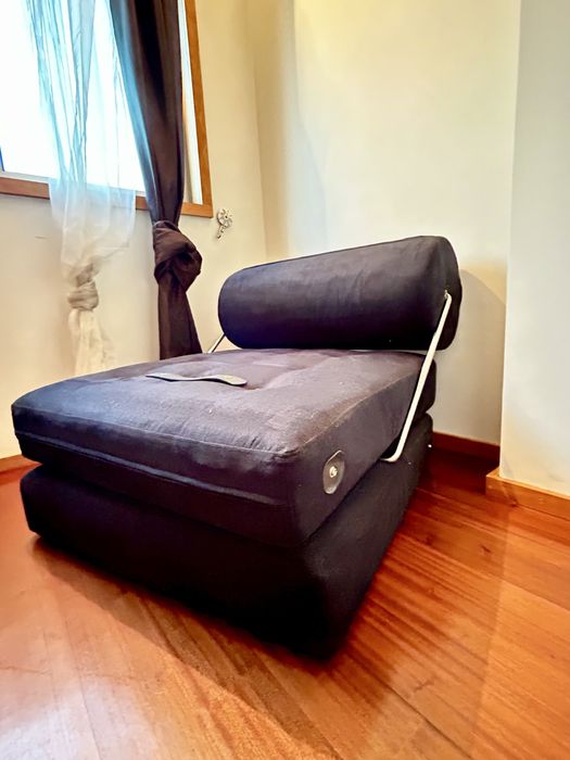 Sofá individual extensivel  preto