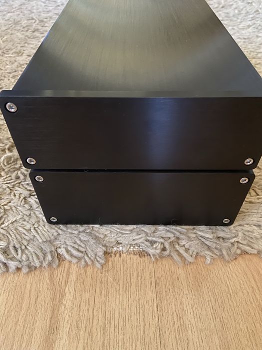 У продажі лінійний блок живлння 9V,12V,24V