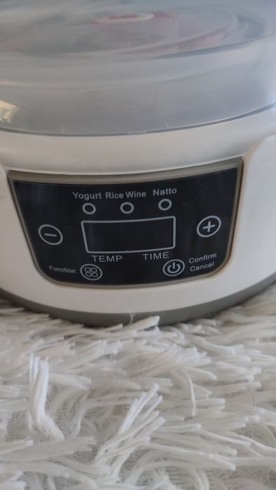 Jogurtiwnica pojemność 0,9 l