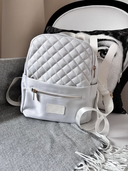 Mochola nova de cor Branca.