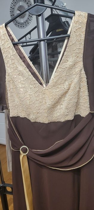 Sukienka elegancka. Polecam.