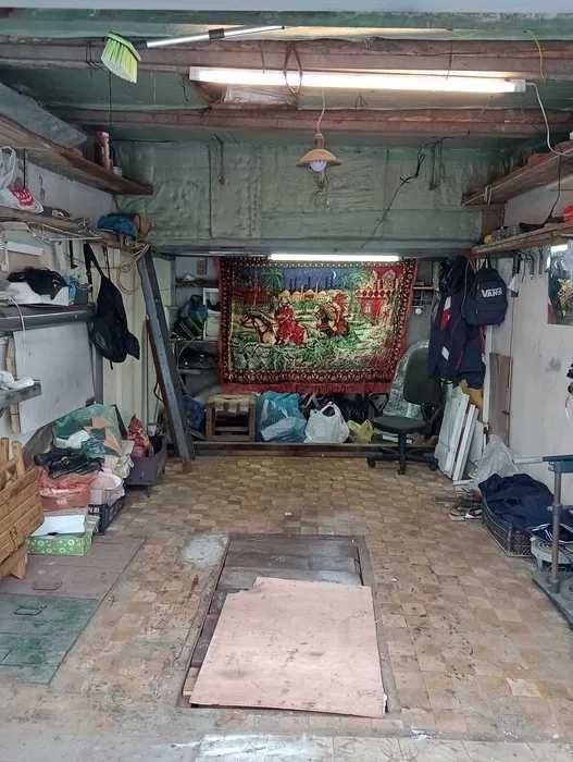 Продам цегляний гараж у Зарванцях