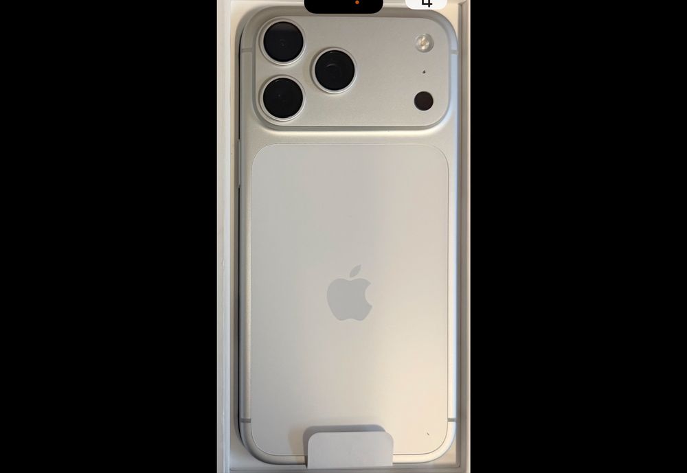 Iphone 17 pro Max Branco ( silver)  256gb novo.