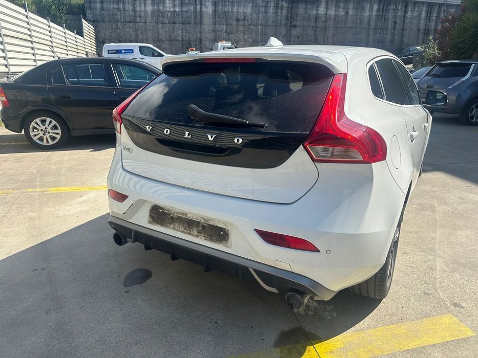 VOLVO V40 1.6 T4 180CV R-DESIGN DE 2015