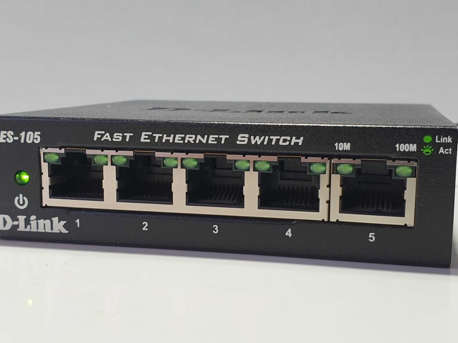 Світч D Link DES 105 5port   Комутатор