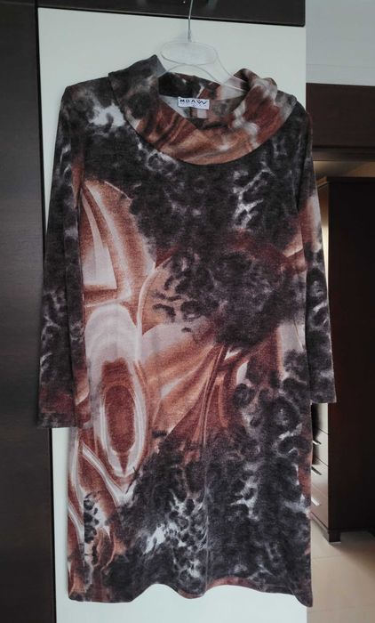 Sprzedam sukienkę damską z lużnym golfem