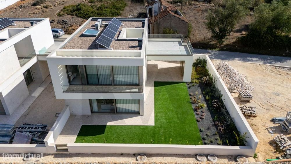 Moradias de Luxo Junto ao Muro da Real Estrada D. Maria I