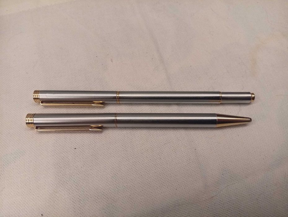 Conjunto vintage e elegante de 2 canetas, prateadas e douradas