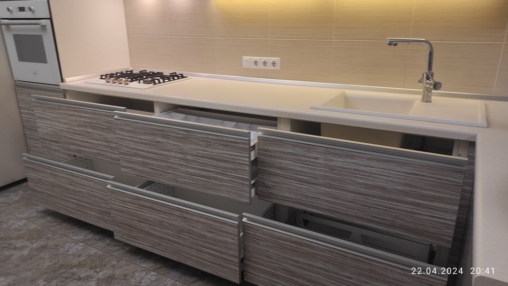 Кухня с техникой б/у