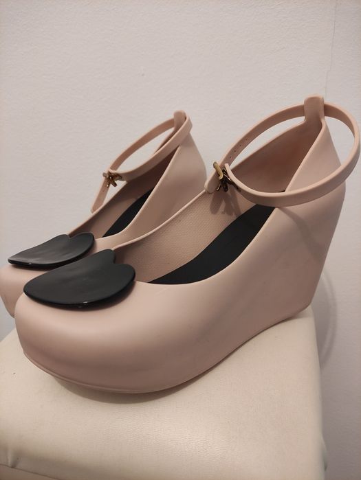 Sapatos de cunha Melissa