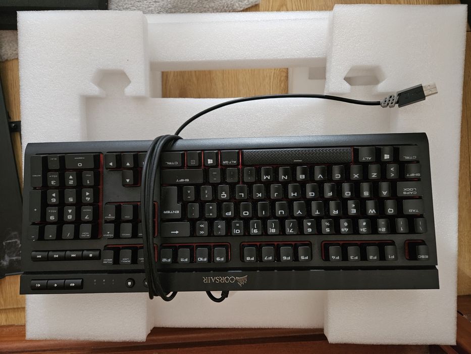 Corsair K68 Cherry MX Red PT