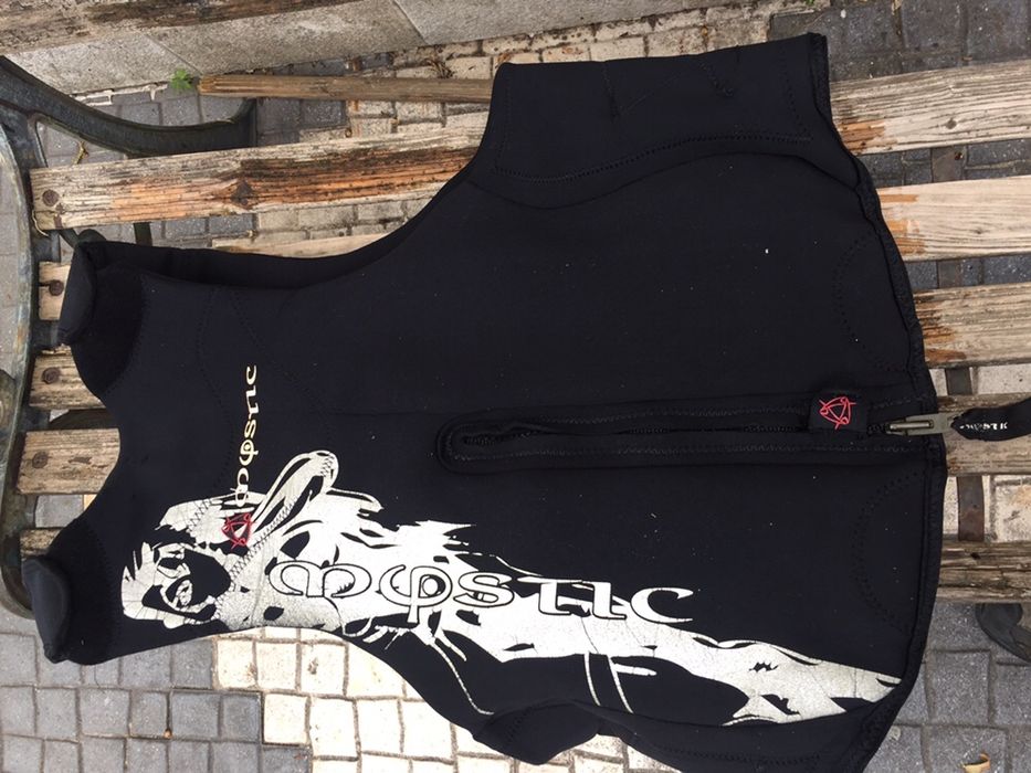 Colete da famosa marca Mystic ,para desportos mauticos xxL