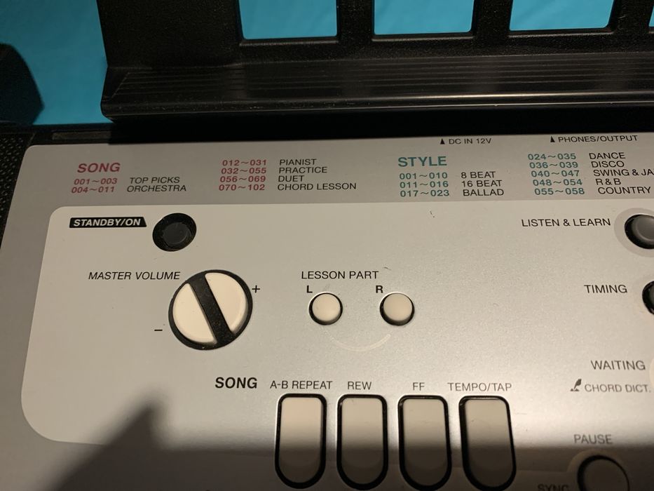 Orgão digital preto marca Yamaha